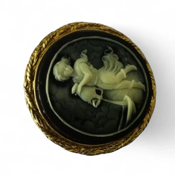 Vintage 1950s Aquarius Water Bearer Cameo Brooch Braided Gold-Tone Frame - Picture 6 of 12